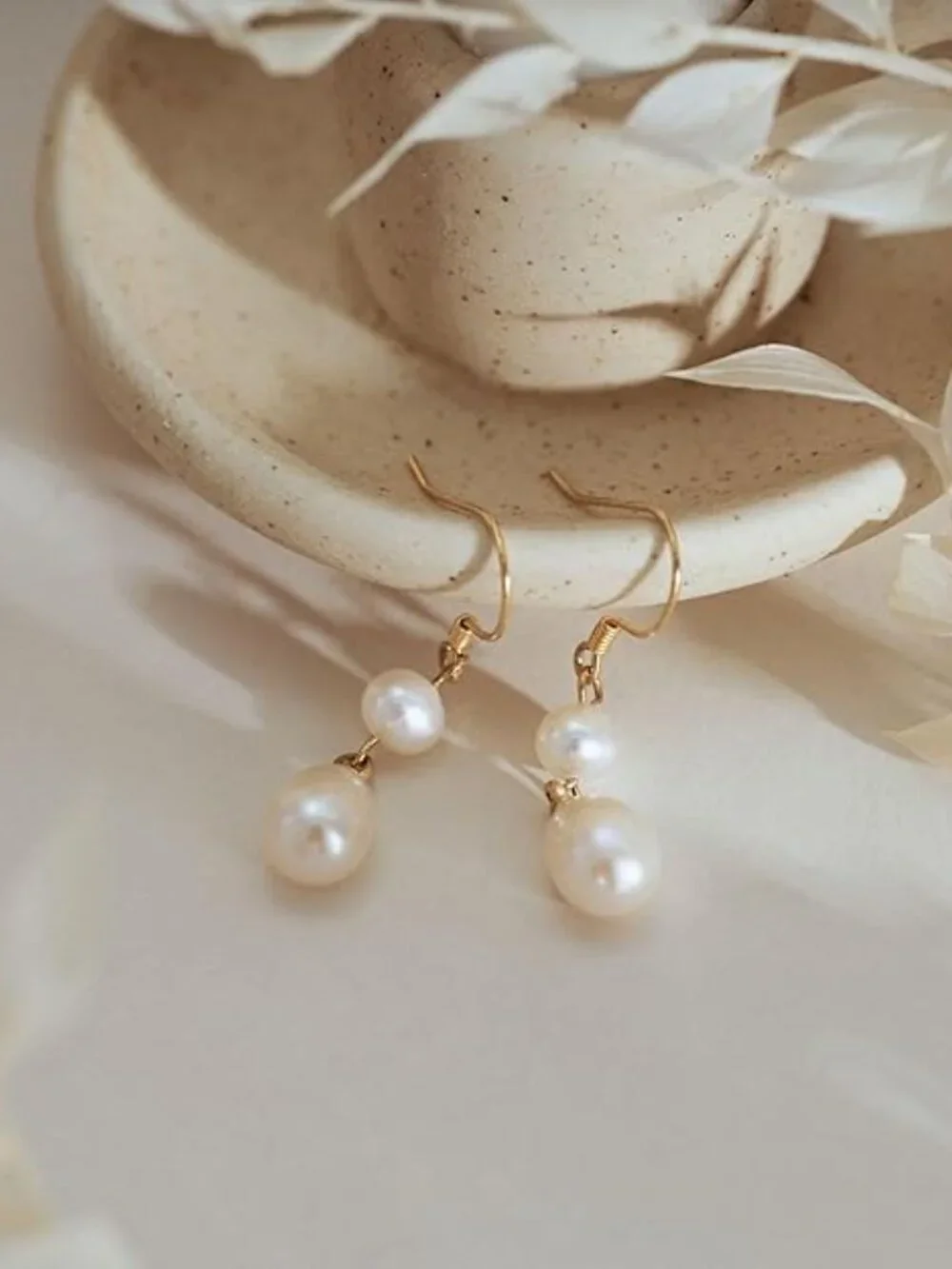 Aretes de perlas de oro para mujer, a la moda, hipoalergénicos, chapados en oro